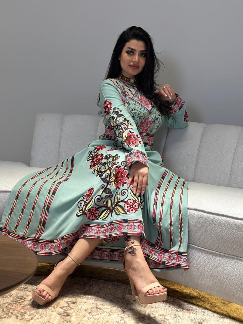 ⁦فستان ملكي تطريز طلس أردني⁩ - الصورة ⁦3⁩