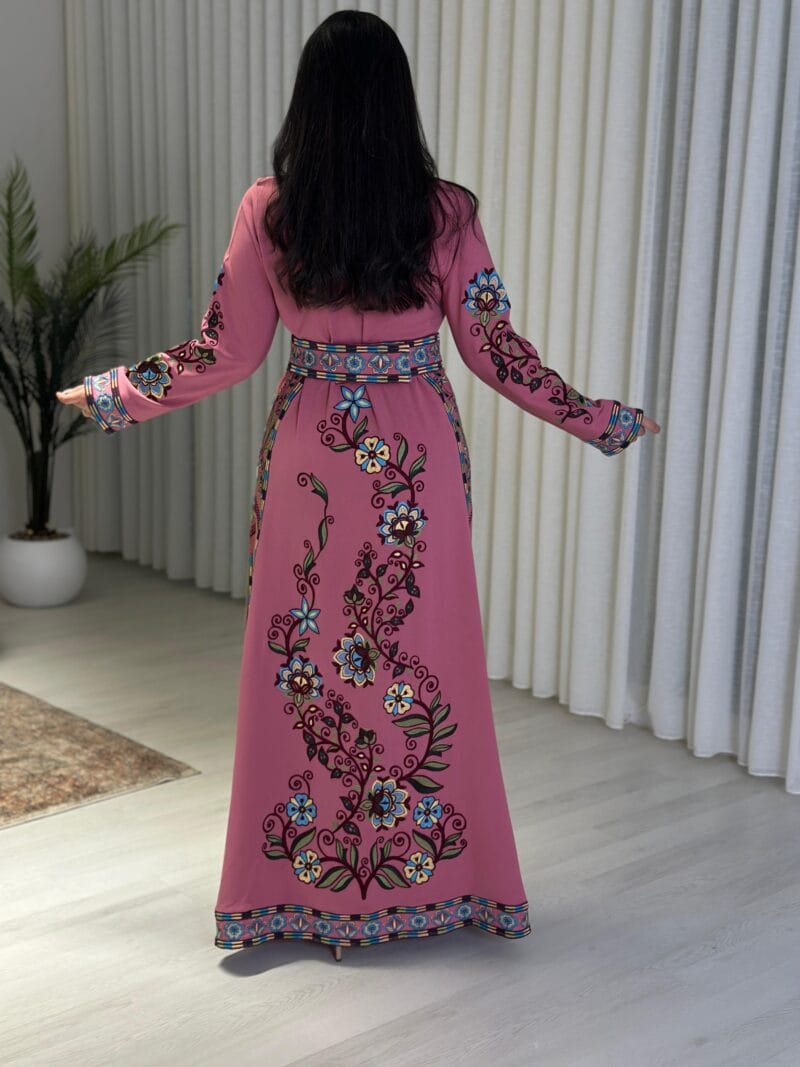 ⁦فستان ملكي تطريز طلس أردني⁩ - الصورة ⁦5⁩
