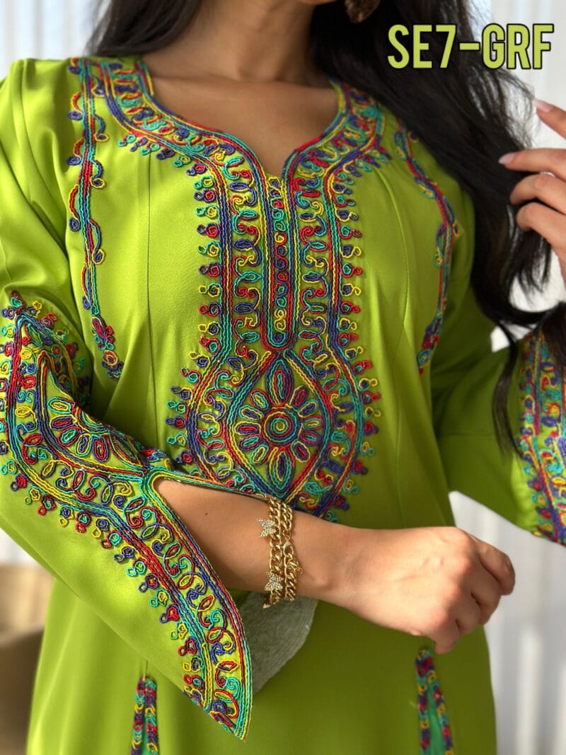⁦جلابية فلة تطريز ملون⁩ - الصورة ⁦3⁩