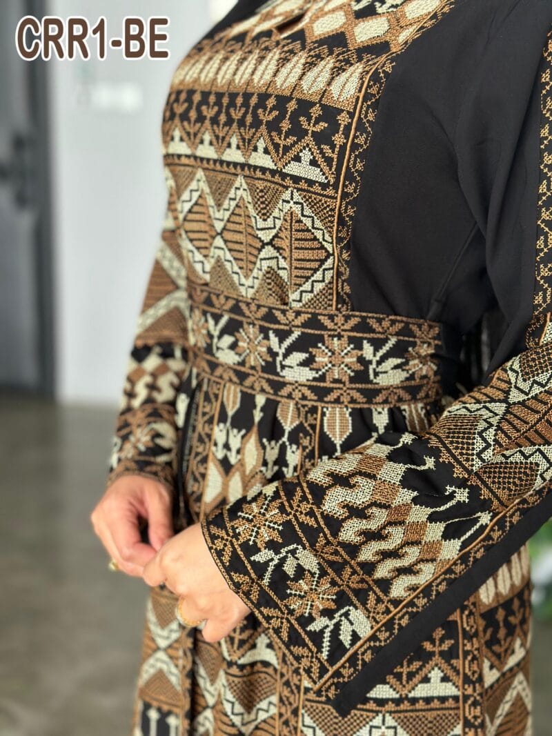 فستان كريب تطريز كامل ذهبي