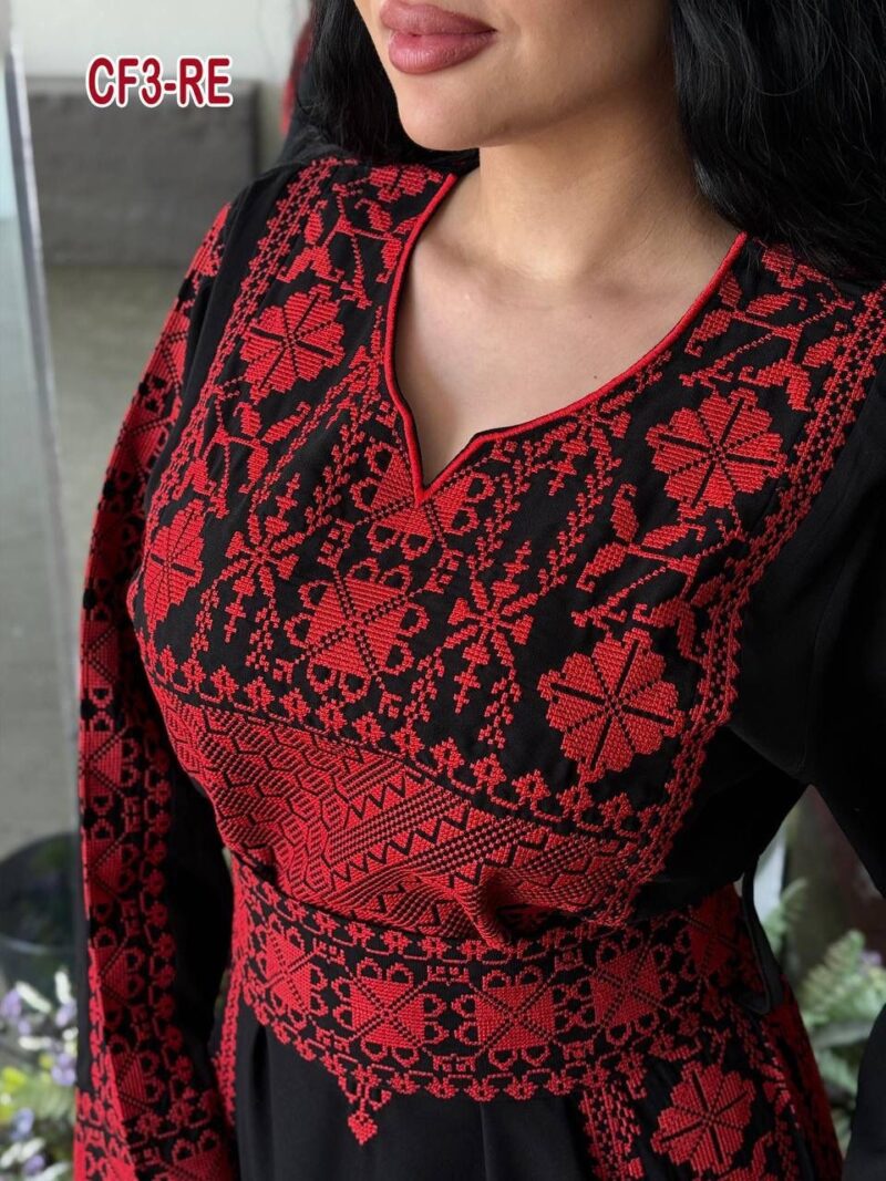 ⁦فستان كريب فلاحي تطريز⁩ - الصورة ⁦3⁩