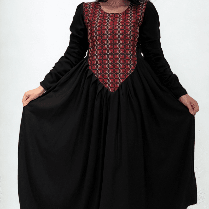 فستان كريب بتطريز ناعم