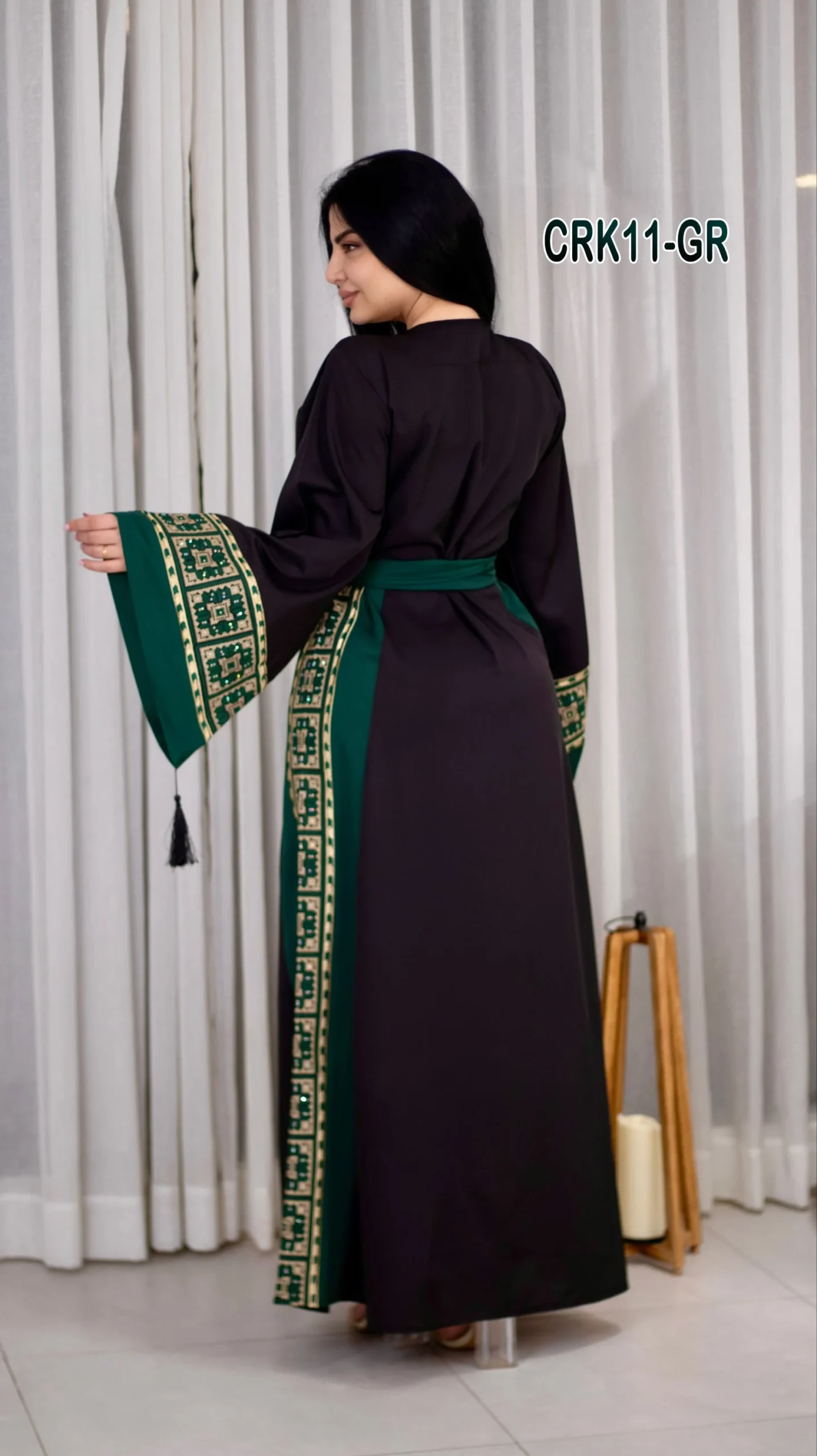 ثوب كريب تطريز الماس