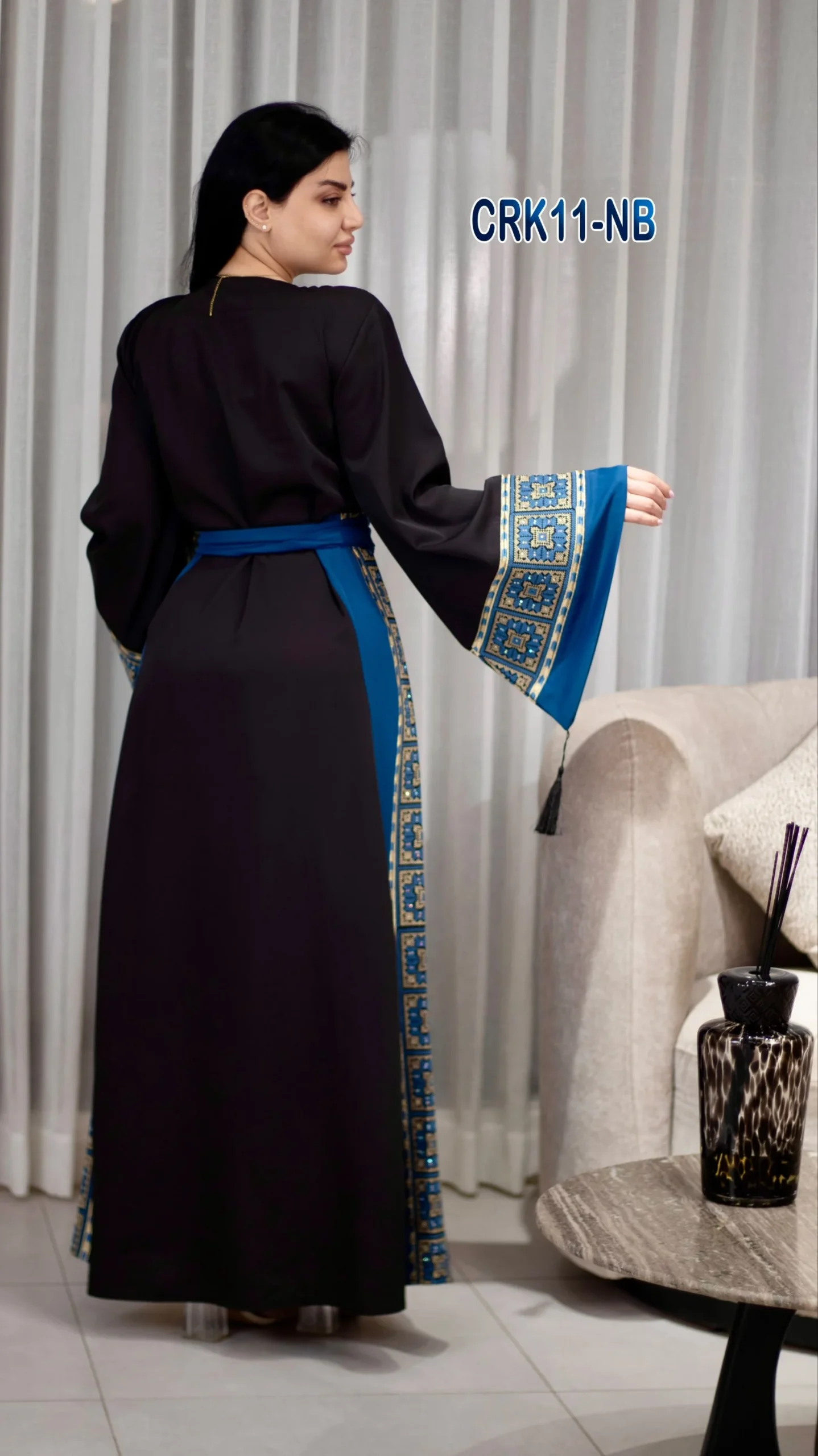 ثوب كريب تطريز الماس